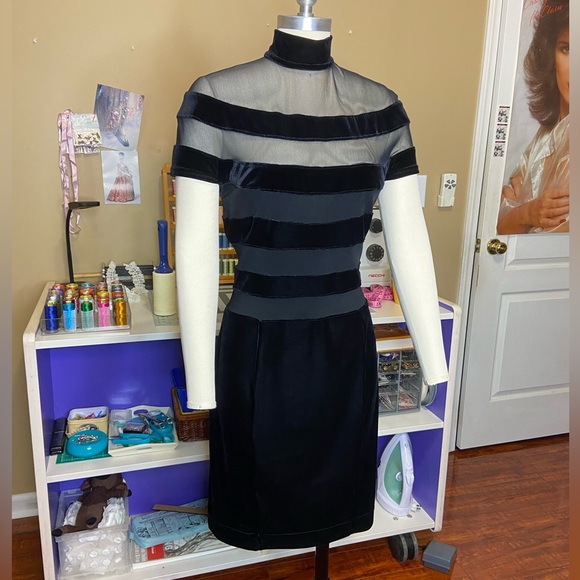 WOLF OF WALL STREET TADASHI DRESS - Picture 2 of 11